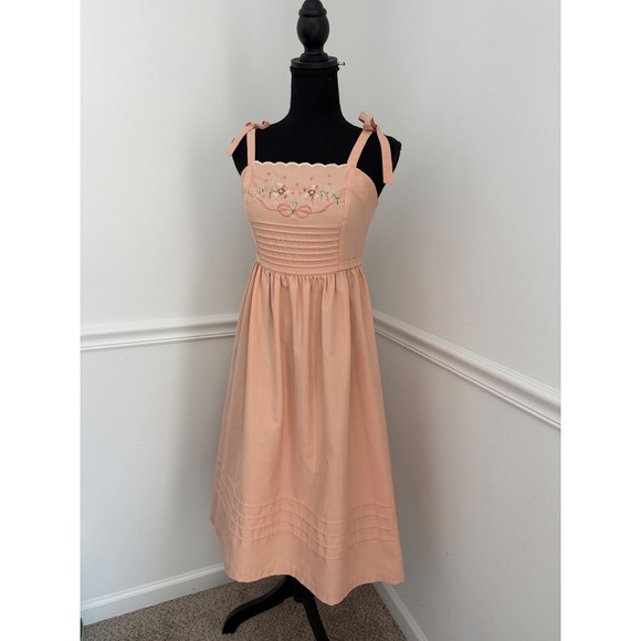 Vicky Vaughn Junior Dresses & Skirts - Vintage Vicky Vaughn Peach Floral Embroidered Smocked Midi Sundress 70s XS/ S